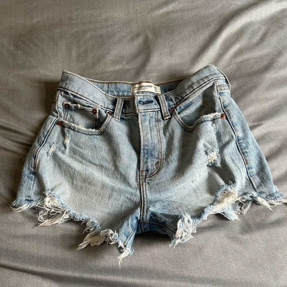 Light wash mom shorts